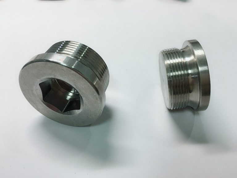 nerūdijančio plieno žiedinis varžtas su ss rakto žiedu