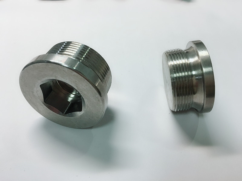 nerūdijančio plieno žiedinis varžtas su ss rakto žiedu