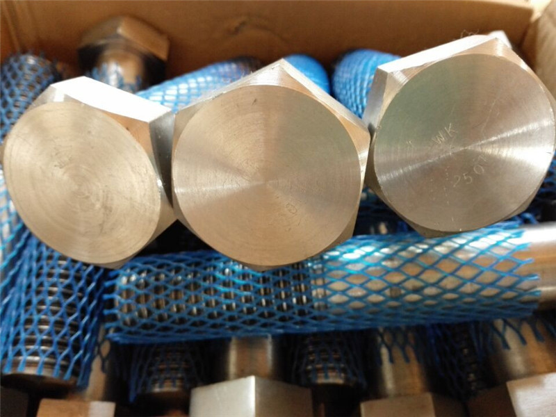 Didelės tiekiamos mechaninės tvirtinimo detalės Stiprus šešiabriaunis varžtas ir veržlė